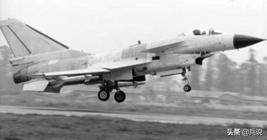 回顾歼10首飞：3秒钟，漏3滴油，总师宋文骢彻夜不眠