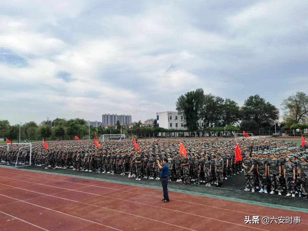 六安新安中学2021届新生军训,戎装少年展英姿