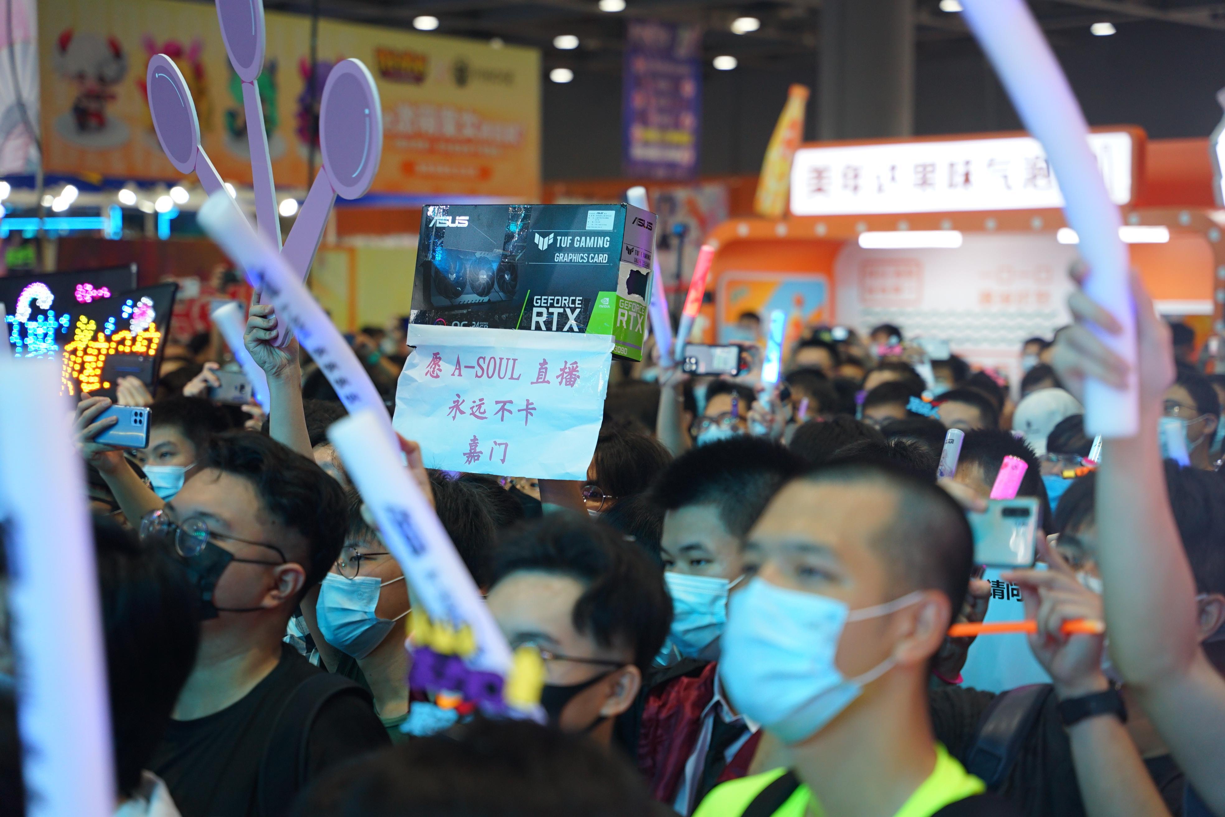 萤火虫漫展空降37只圣嘉然吃空一切A-SOUL少女出动