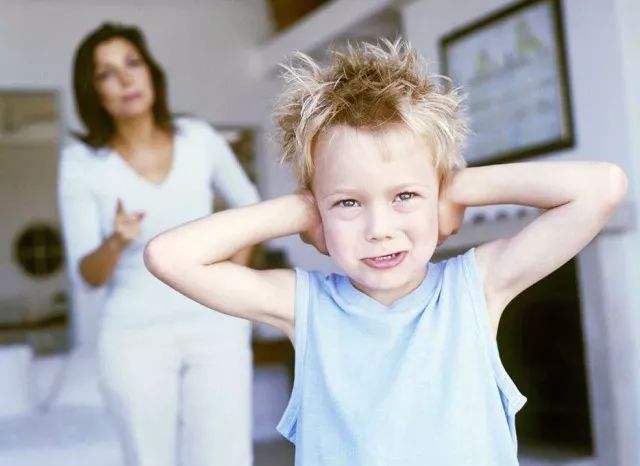 家长一点小事就情绪崩溃推卸责任,家长发怒怎么处理