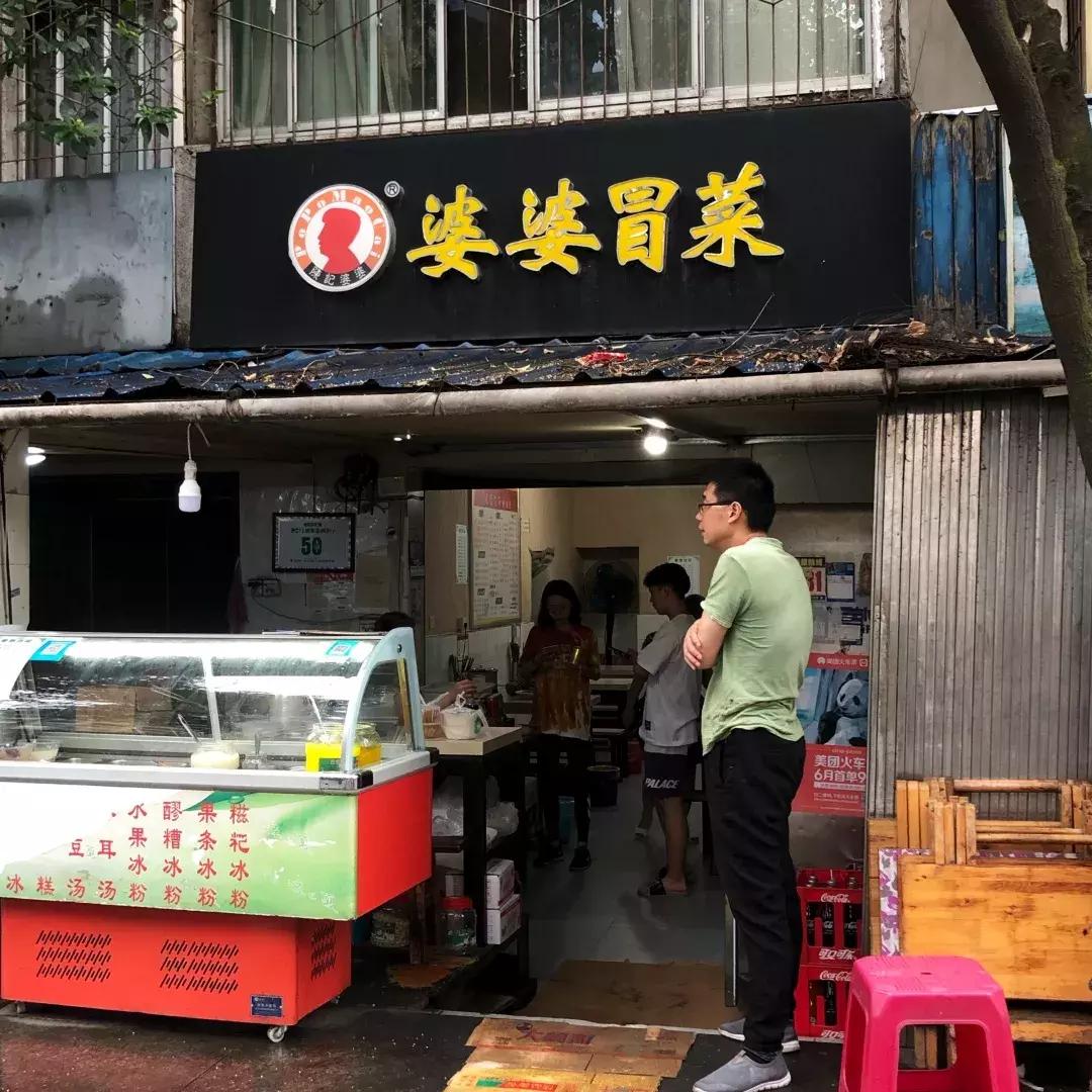 成体,一所靠“抓小偷”牢牢锁死热搜的学校