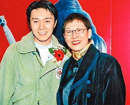 周星驰喜剧之王成名之路,周星驰之龙套之路