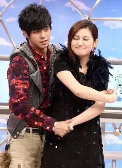 罗志祥和周扬青目前是朋友吗,泳池轰趴罗志祥帮主