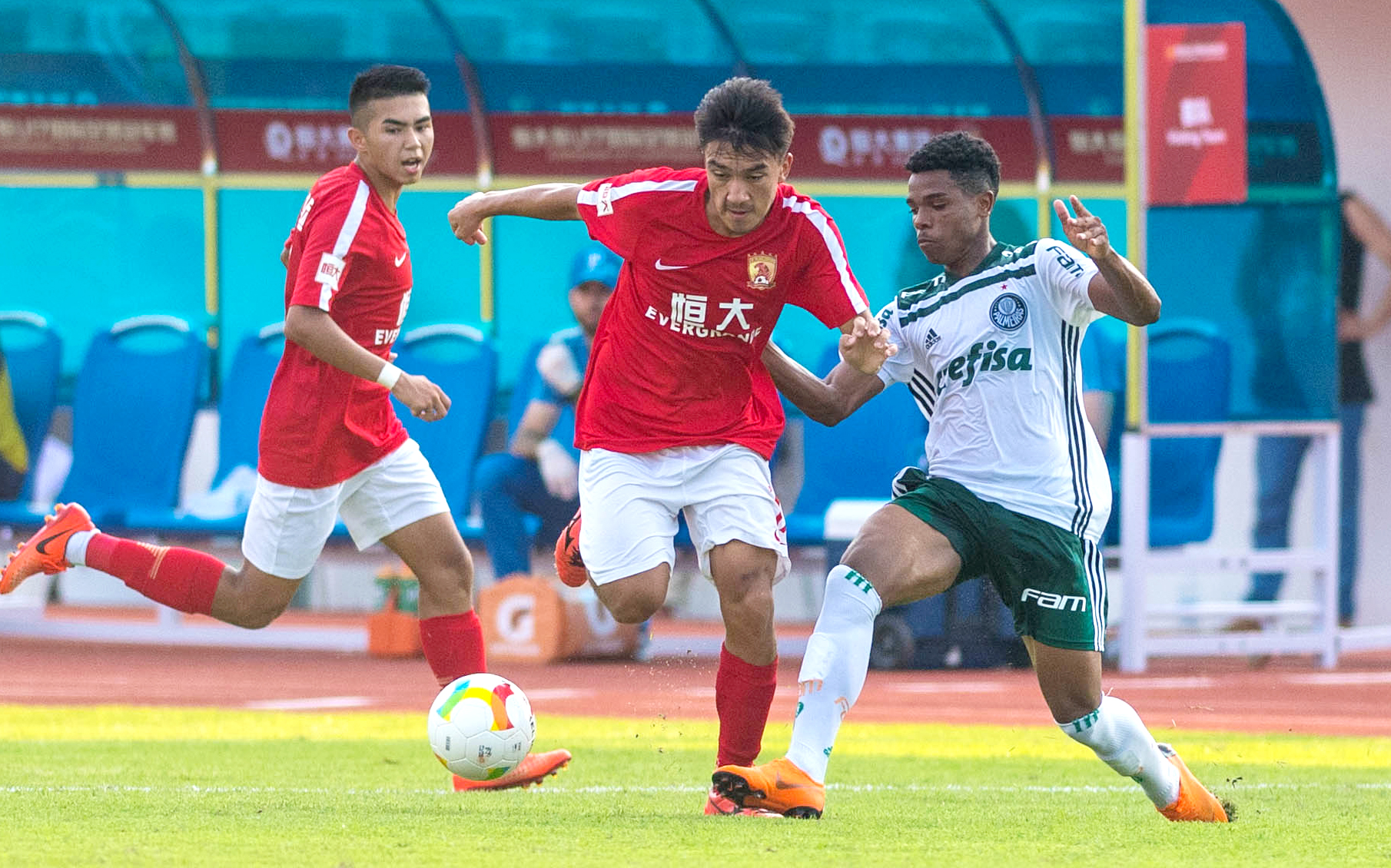 恒大足校又传喜报!青年才俊担纲国青主力,国际化教学成果丰硕