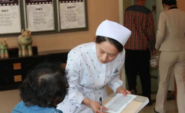 牙齿已经晃动可还是很难拔掉,怎么把晃动的牙齿自己拔掉