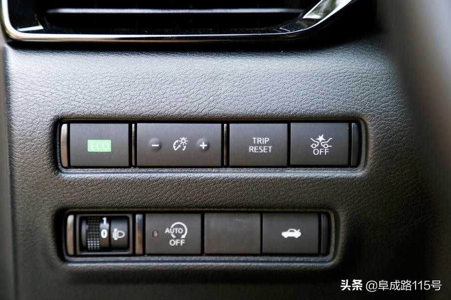 将朗逸赶下神坛自吸+CVT的佛系新轩逸躺着也能当第一