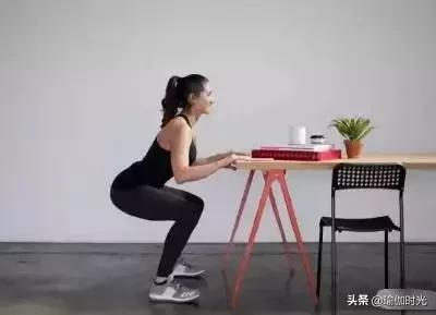 办公室站着练臀瑜伽体式,久坐不动如何瘦屁股