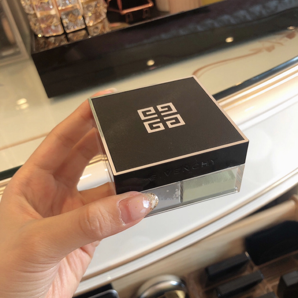 陈彦妃推荐定妆散粉,乔七月推荐的定妆散粉