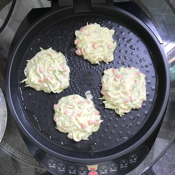 西葫芦饼的8种做法,金黄西葫芦饼正宗做法