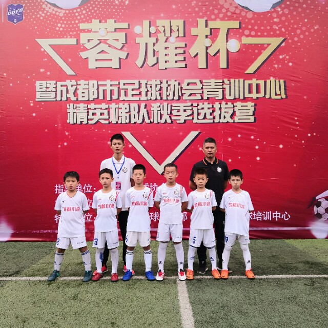 【*今条头日**】国庆有一支闪耀蓉城的娃娃战队，他们叫:成都小将！