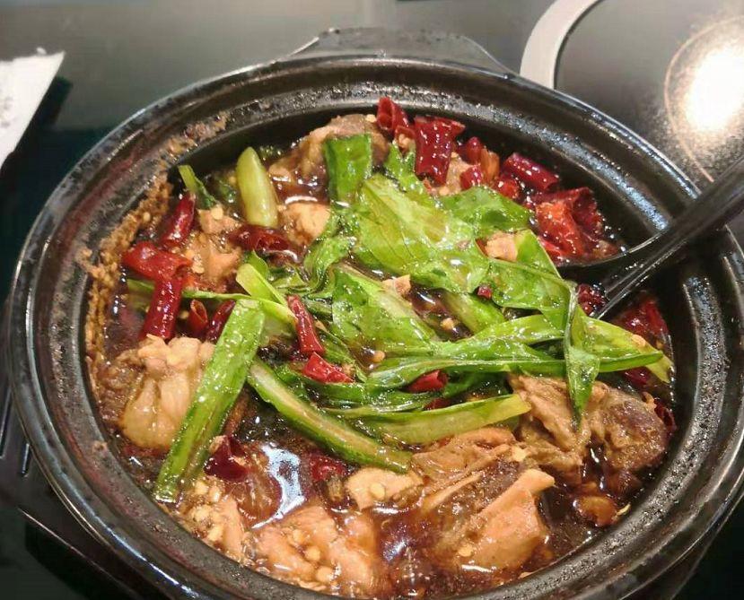 黄焖鸡米饭门店爆满,满大街的黄焖鸡米饭