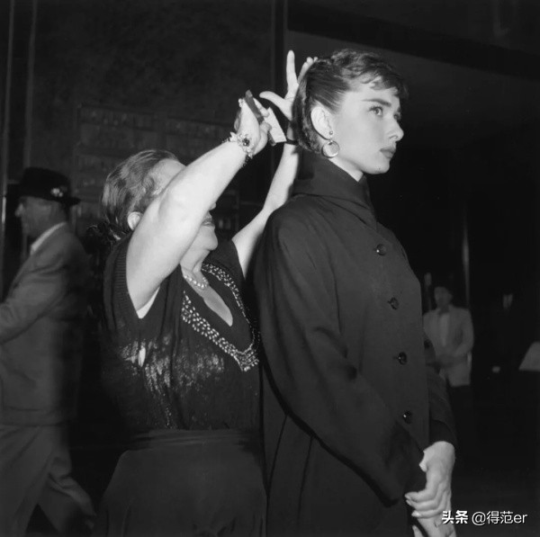 买羊绒大衣需要注意什么,购买羊绒大衣的最佳方法