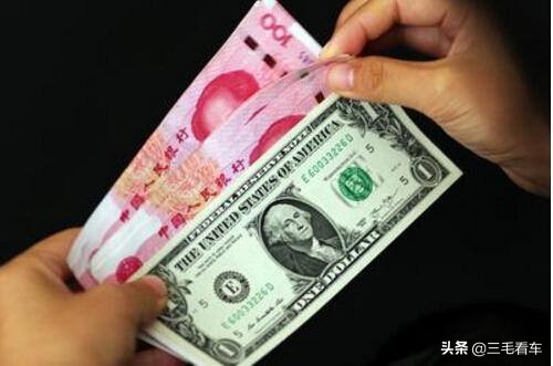 奔驰女车主金融服务费,维权奔驰女车主被指拖欠钱款