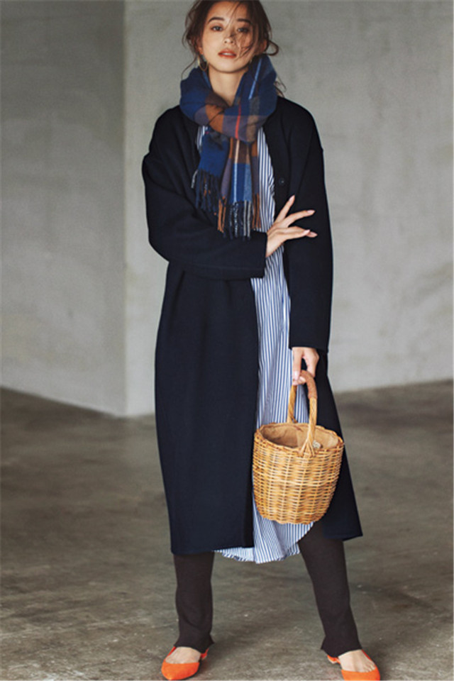 秋冬氛围感大衣深驼色,廓形中款米色大衣