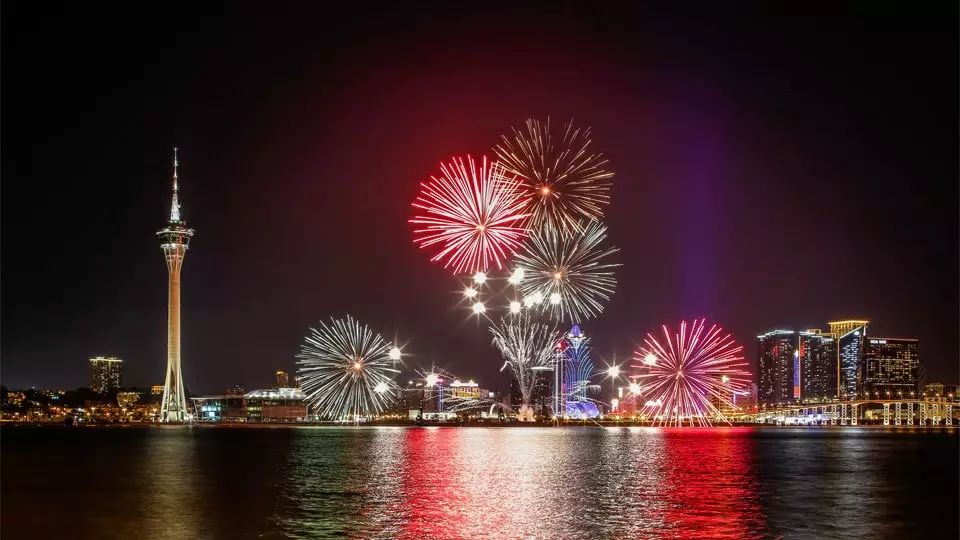 国庆去澳门有什么玩？带娃赏烟火看花灯，享全球最大喜来登酒店