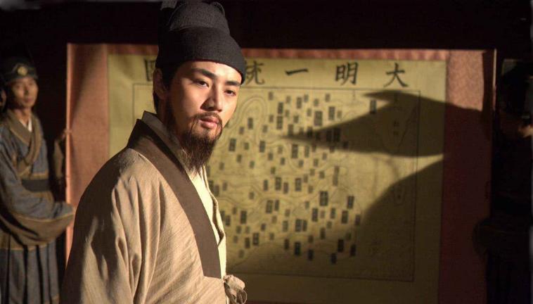 皇帝随口出了一个上联众人答不出,皇帝出对联封秀才