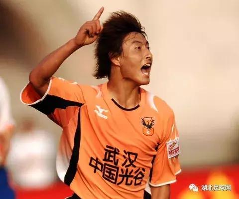 鲁能专为武汉创造奇迹，2005赛季出了个周燎，2019赛季是他们俩…