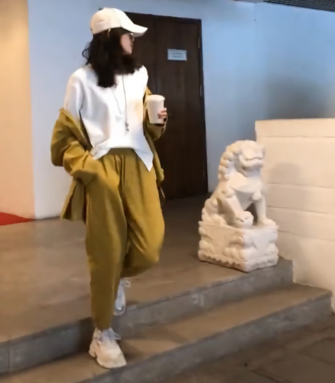 扔掉牛仔裤穿阔腿裤,白色老爹牛仔裤子穿搭高级感