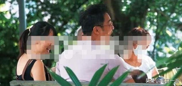 明道抱娃出游父爱爆棚,明道官宣当爸爸照片