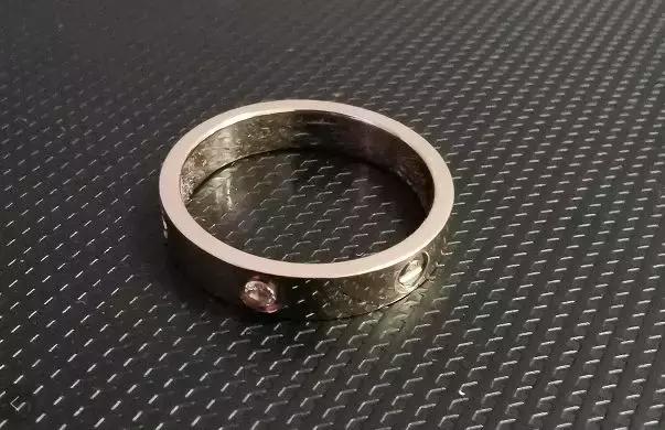 “香港人”又来？！贵阳女孩借来1600元给其付房费，却换来他一颗假钻戒！