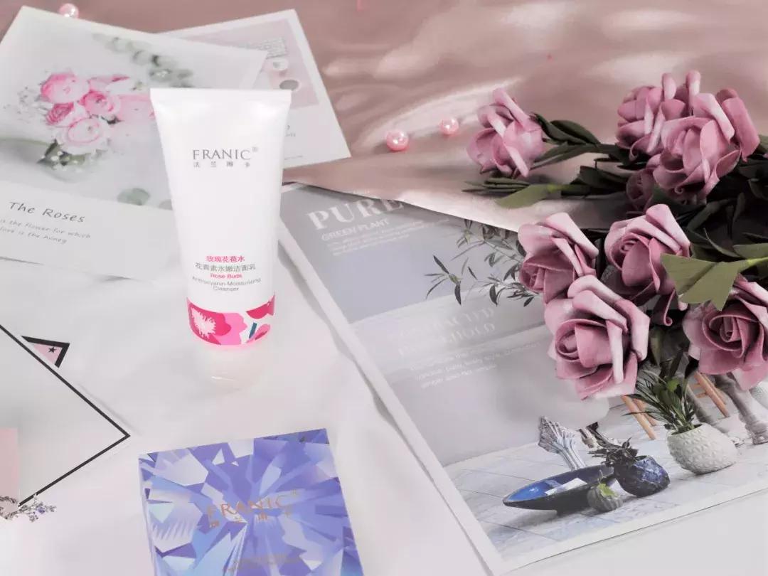 洁面乳使用时脸部有点刺痛,为什么洁面乳用完脸会刺痛