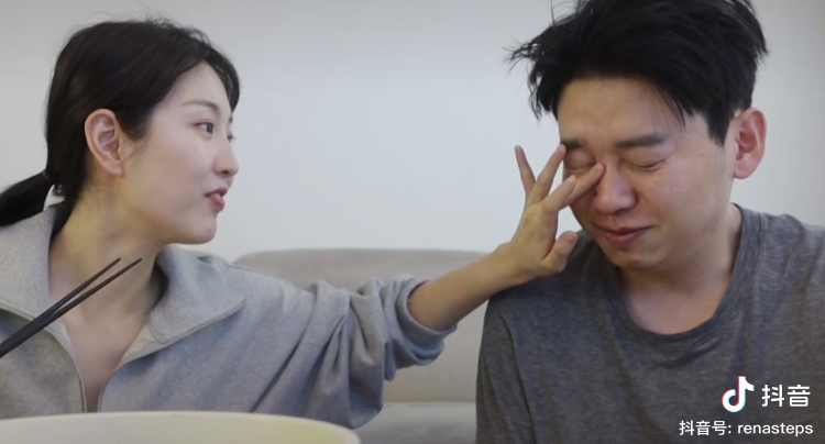 卖三无产品的网红刘虞佳,刘虞佳金秀贤勇气