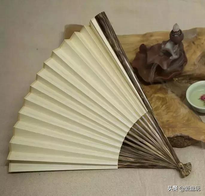 折扇一般在几块钱内,30的折扇和上百的折扇的区别