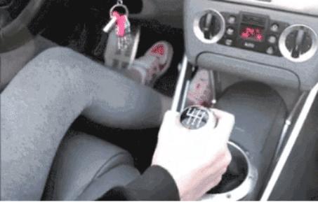 手动挡一挡换二挡顿挫是什么原因,手动挡起步一档换二档顿挫扣分吗