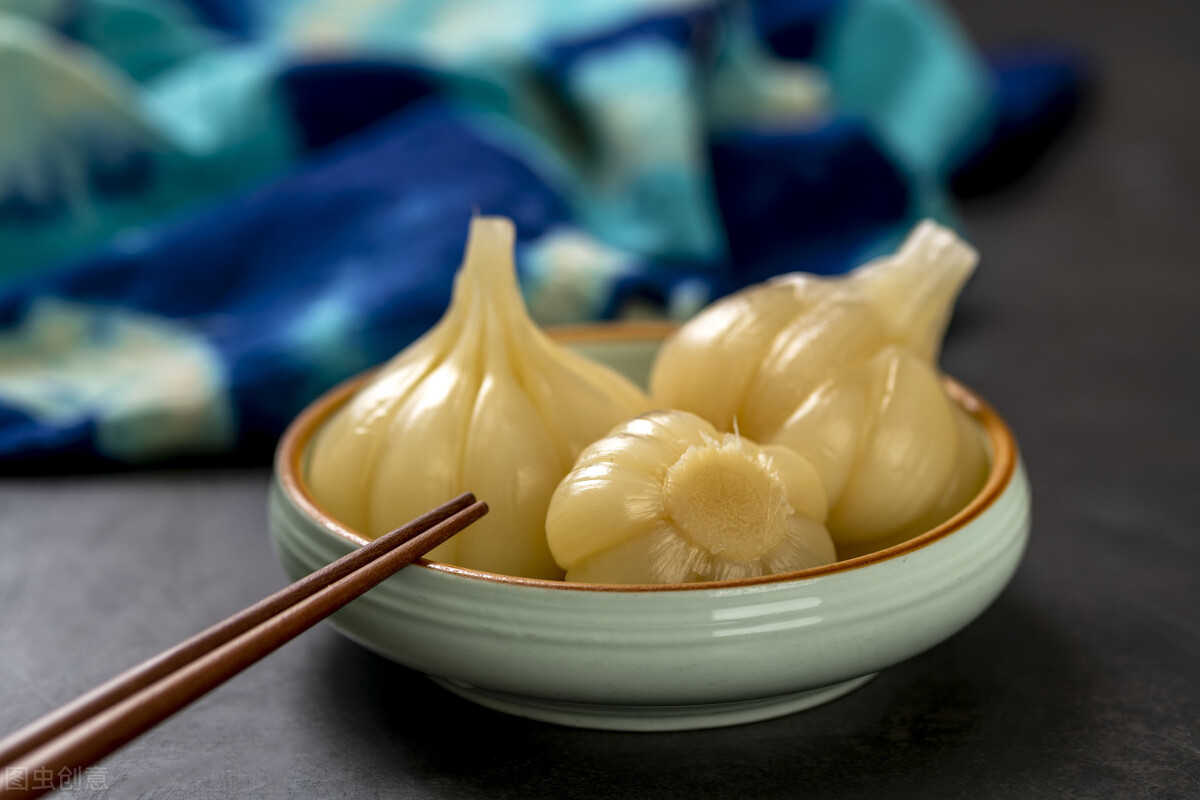 糖醋蒜发绿色,糖醋蒜变绿是什么原因