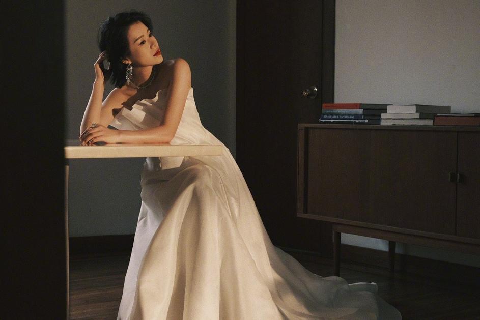 胡杏儿大肚照孕味十足,胡杏儿晒美照身材完全恢复