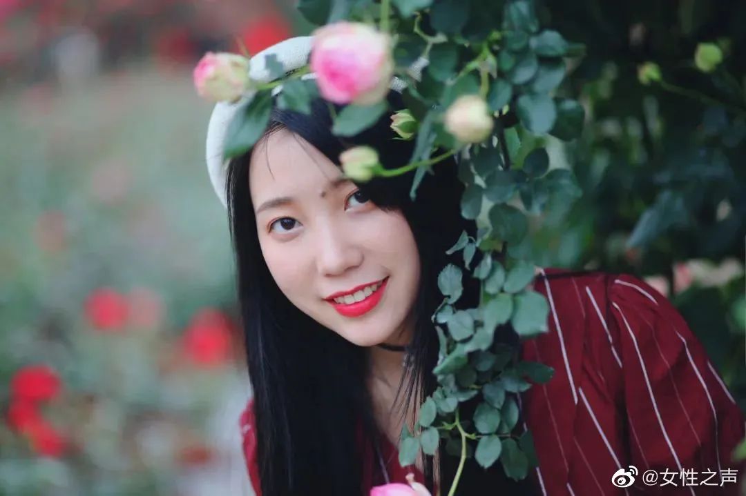 护士小姐用5毛钱的易拉罐，随手一剪猛翻千万倍，网友：手艺牛逼