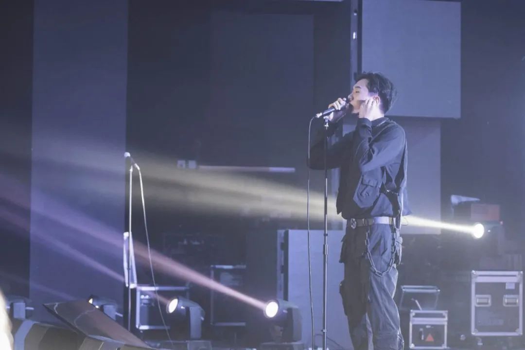 一不小心，《官方回答》成了夏天最火的hitsong