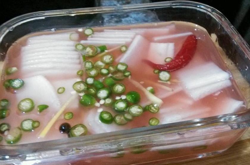 大叔被泡菜腌制100年,卖泡菜大叔