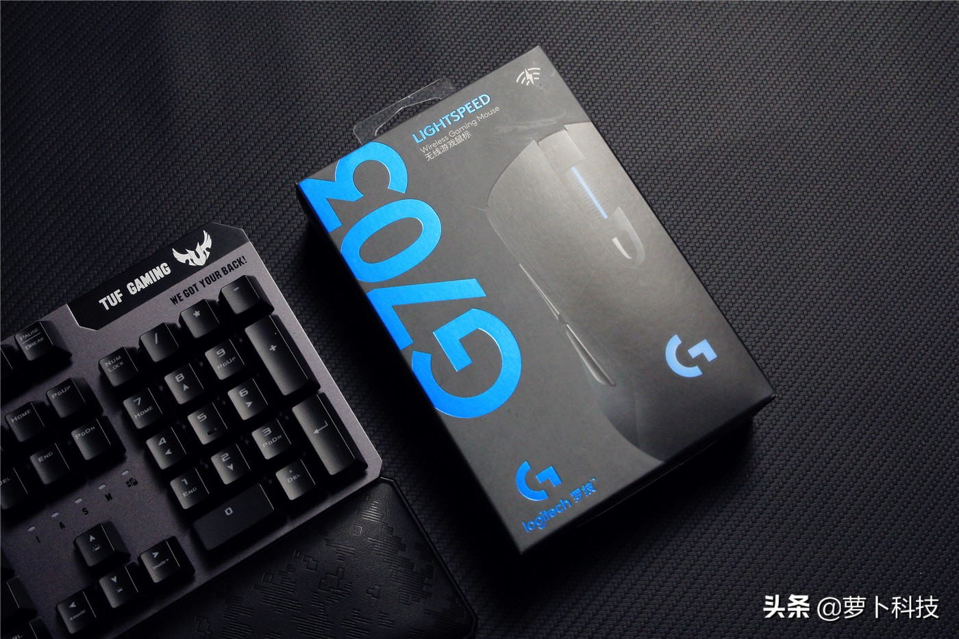 罗技g703无线鼠标评测,罗技g703鼠标底部透镜