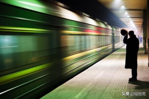 曾经形影不离现在却很疏远,从前的形影不离到现在没了联系