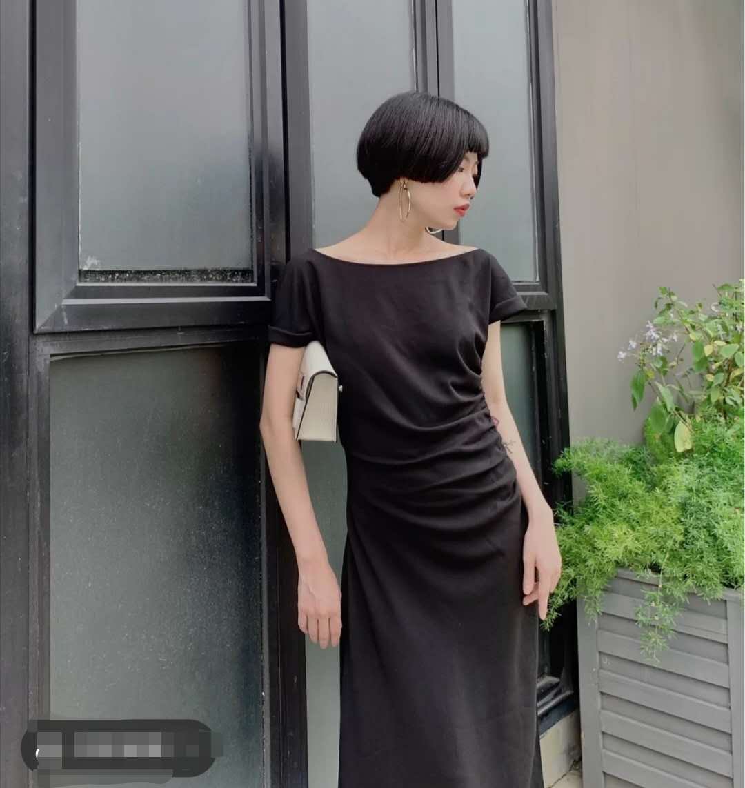 黑色裙子搭什么颜色的腰带,黑色裙子穿什么颜色裤袜好看