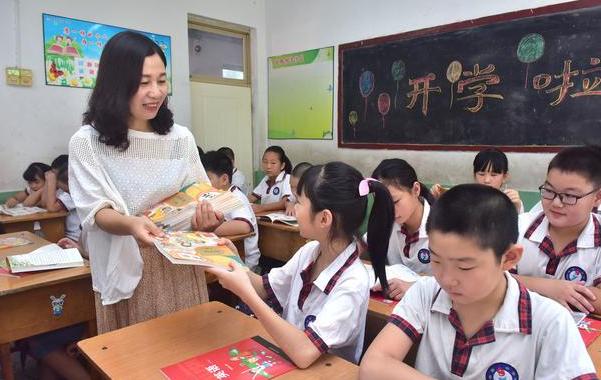 家长错发消息到班级群里尴尬,家长发信息错发班级群里