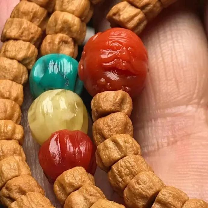 什么手串对自己的运气比较好,2024本命年带什么手串