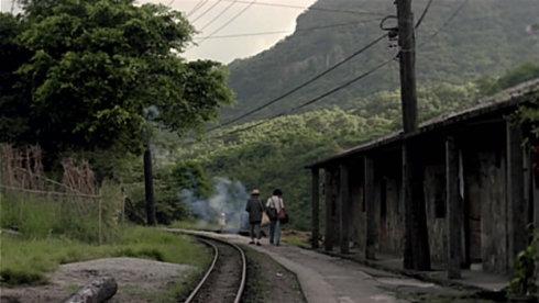 以两人的恋情为主轴,在爱情观之下追寻自然与生命的运行