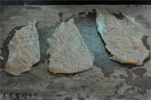 炸现成鸡排怎么做酥脆好吃又简单,香酥面包糠炸鸡排的新做法推荐