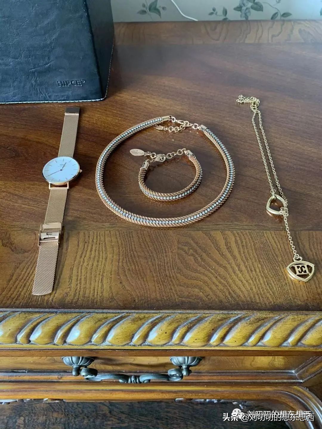 清新干净上装短款彩色,粉蓝复古穿搭