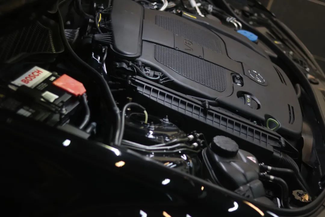 奔驰w221升级新款w222s450外观,老款奔驰w211e260翻新整备