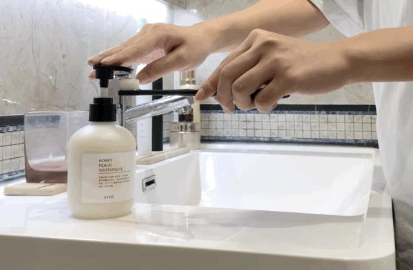 一张嘴就臭是咋回事,刷牙不管用的口臭怎么治