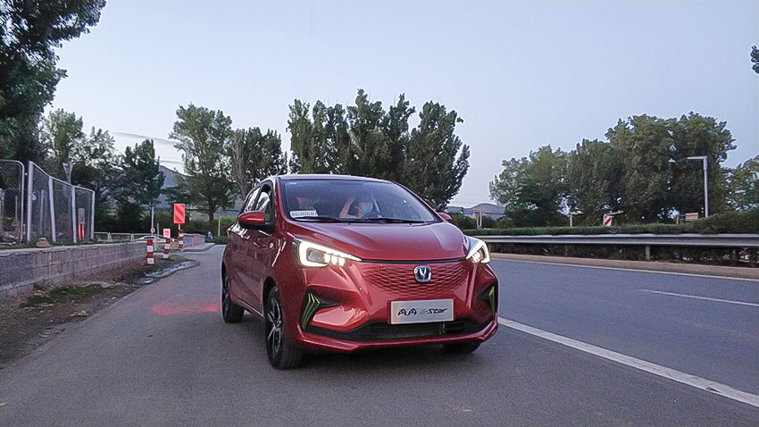 试驾长安新能源奔奔E-Star:高配仅售6.48万可满足市内通勤需求