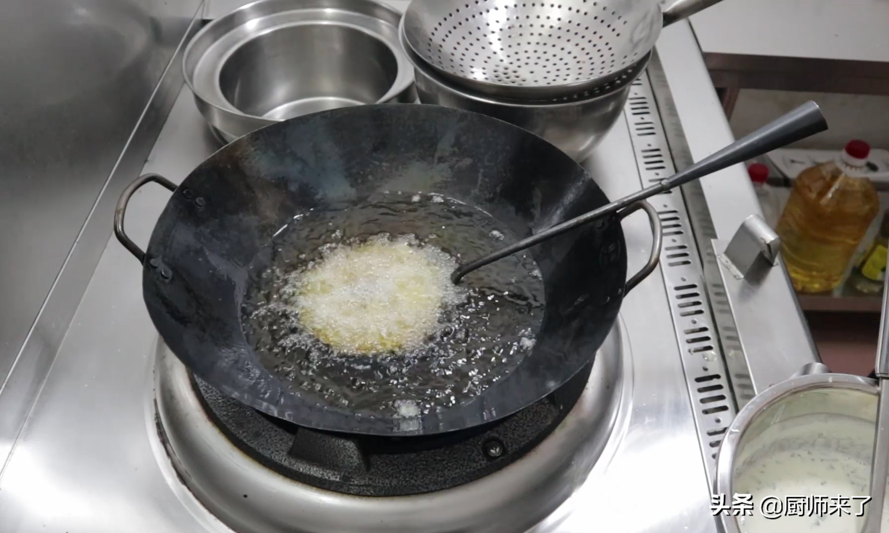 油炸灰面粑粑做法全过程,不用发酵的炸面疙瘩