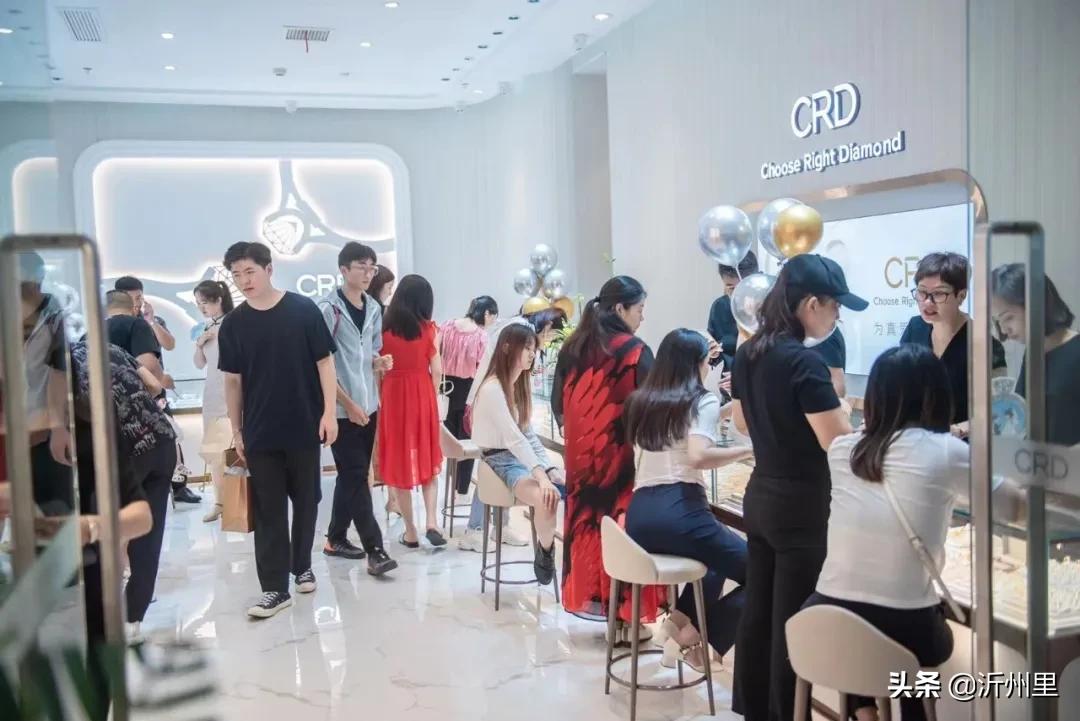 为真爱选对钻克徕帝泰盛广场店盛大绽放定制美妆蛋免费送