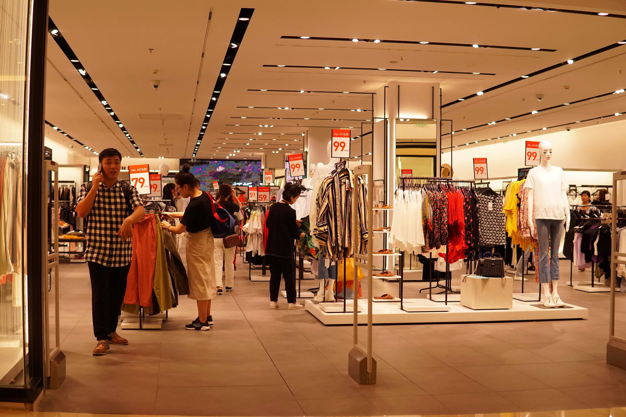 快时尚服装分析,快时尚女装的没落