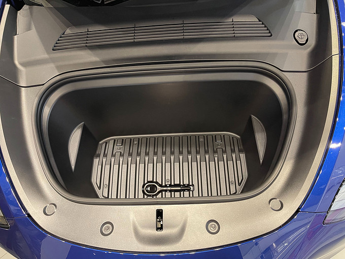 特斯拉modely2022款有几种颜色,特斯拉modelsplaid试驾体验