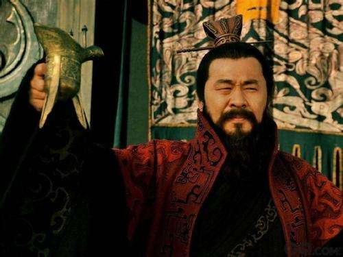 开国最早的孙吴，为何会比其他两国称帝晚？