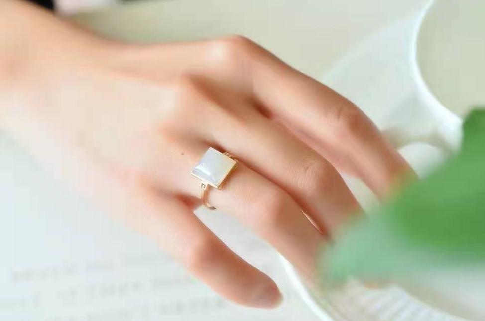 翡翠戒圈修复,玉戒圈裂了怎么办